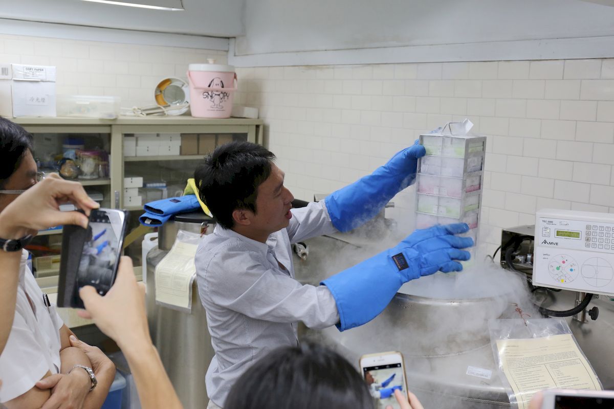 Guided tour in the depository of wildlife biogenetic materials. One of the liquid nitrogen storage ware is shown to the guests.