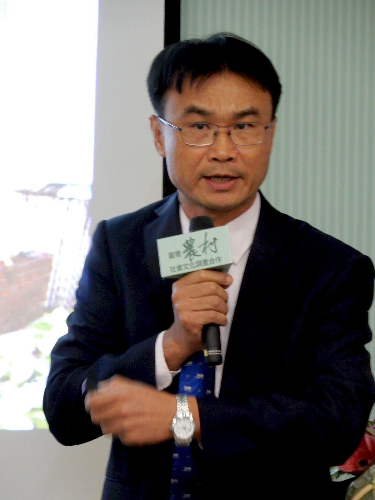 農委會副主委陳吉仲說明臺灣農村社會文化調查合作緣由及重要性。