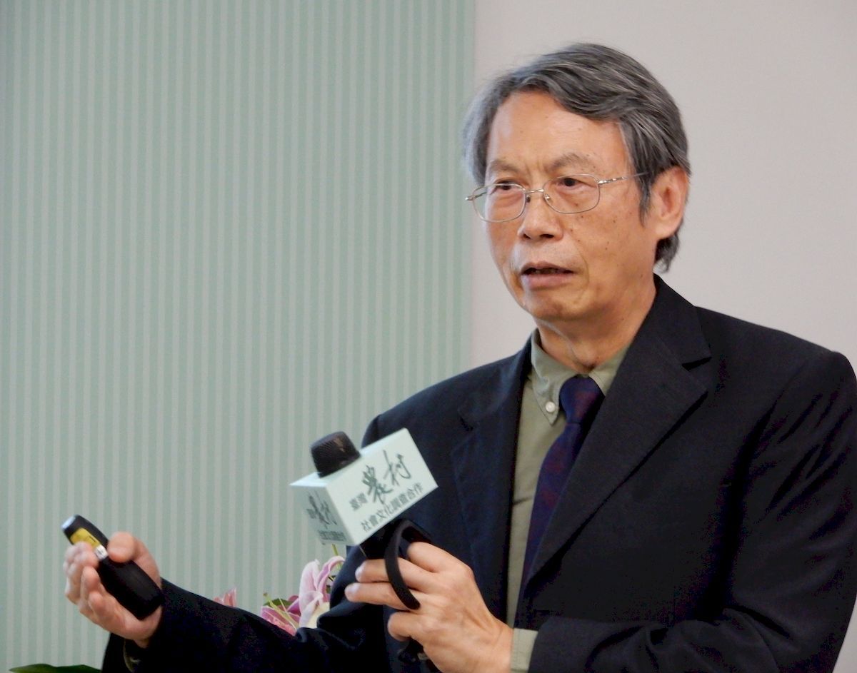 「臺灣農村社會文化調查計畫」總計畫主持人王明珂說明計畫內容。