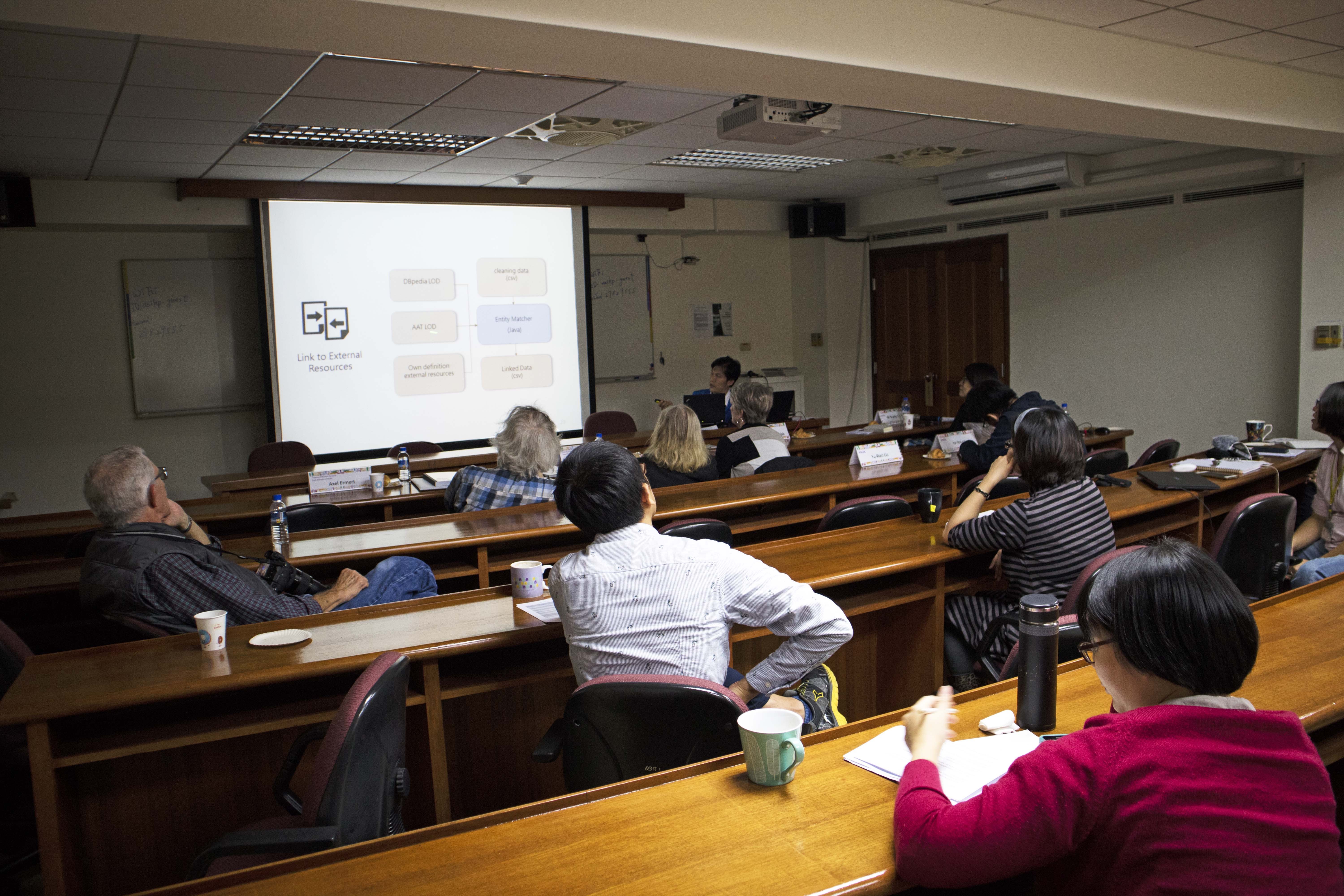 IT director of the Center Xiang-an Wang on the technical aspects of LOD.