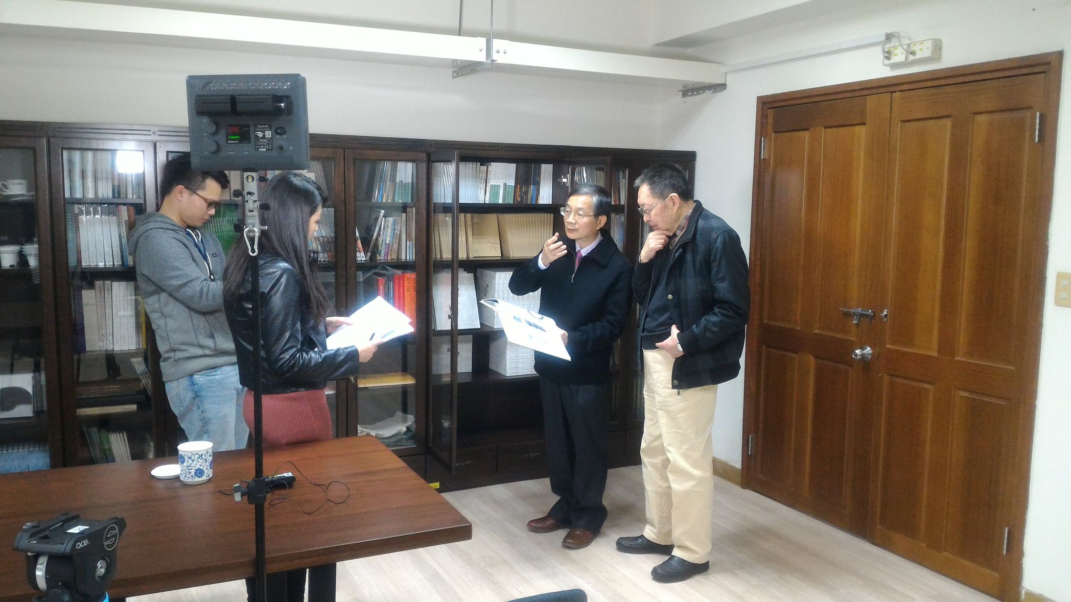 本中心召集人林富士與謝清俊接受非凡電視台專訪，以製作紀念特輯。