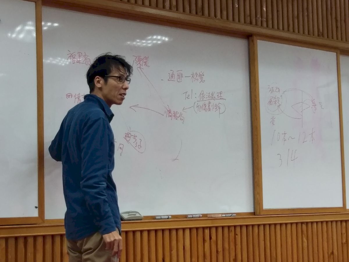 電視劇《回家》、《一把青》編劇黃世鳴從自身經驗出發，說明如何在嚴謹考據中提煉出創意表達。