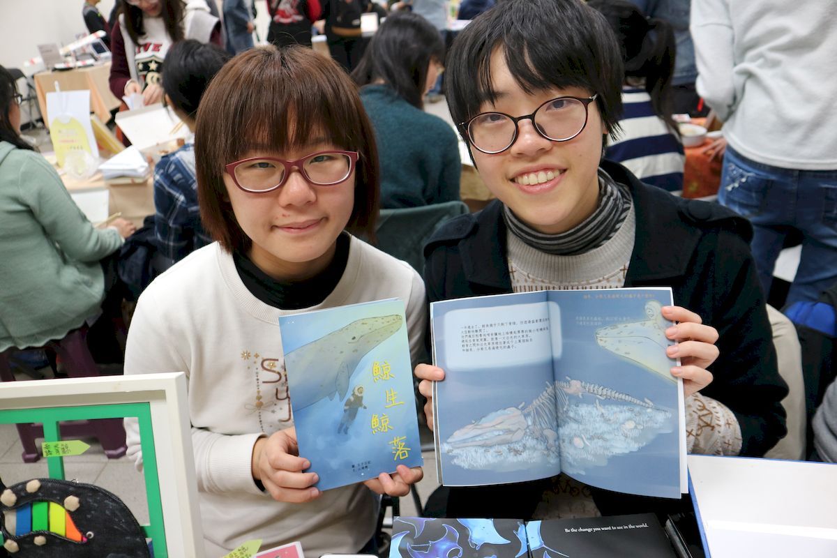 玉子和山海精以海洋生物大吃「辦桌」，帶出「鯨落」對海洋生態的意義。