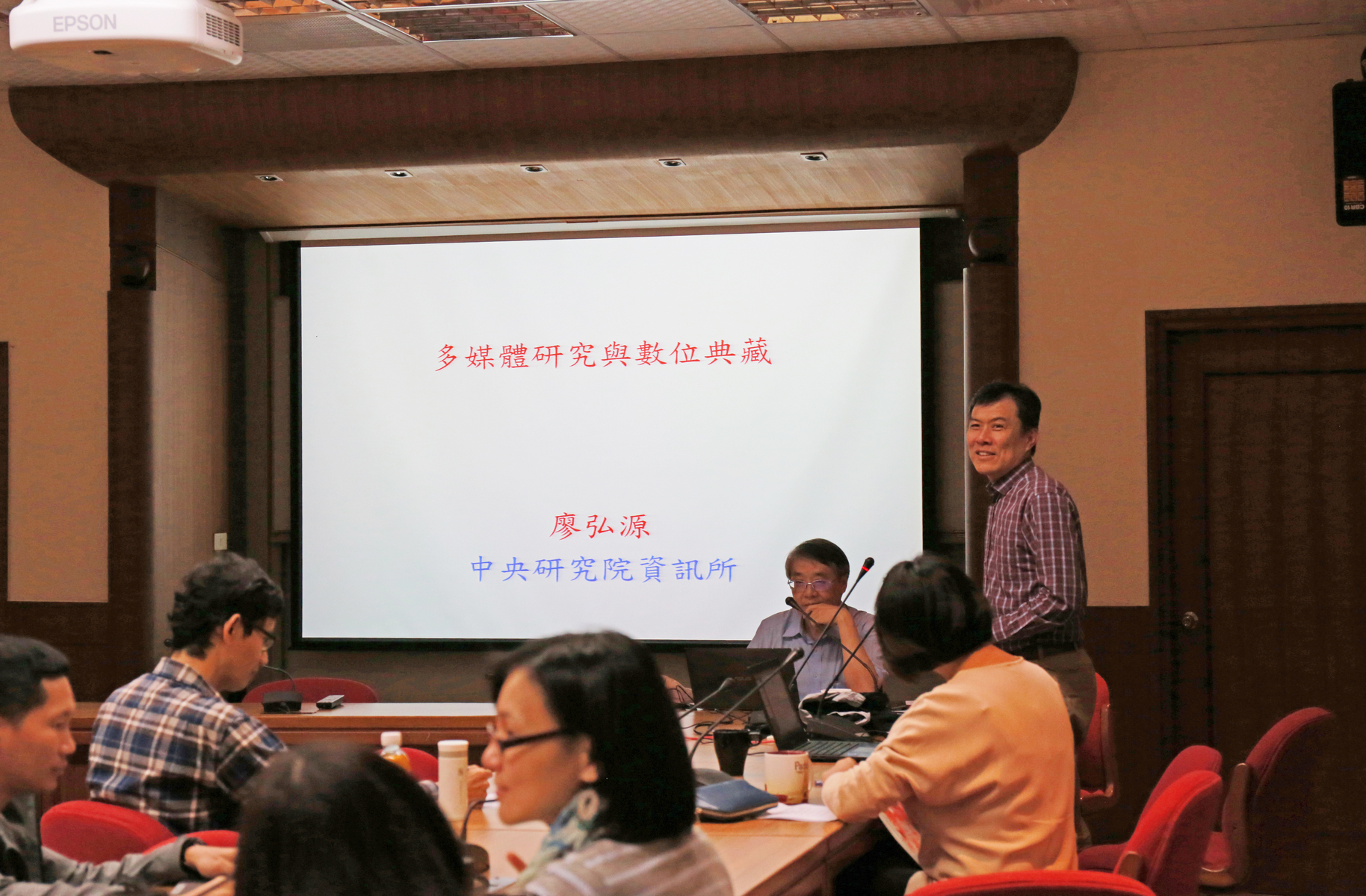 本中心副召集人王新民主持講座。