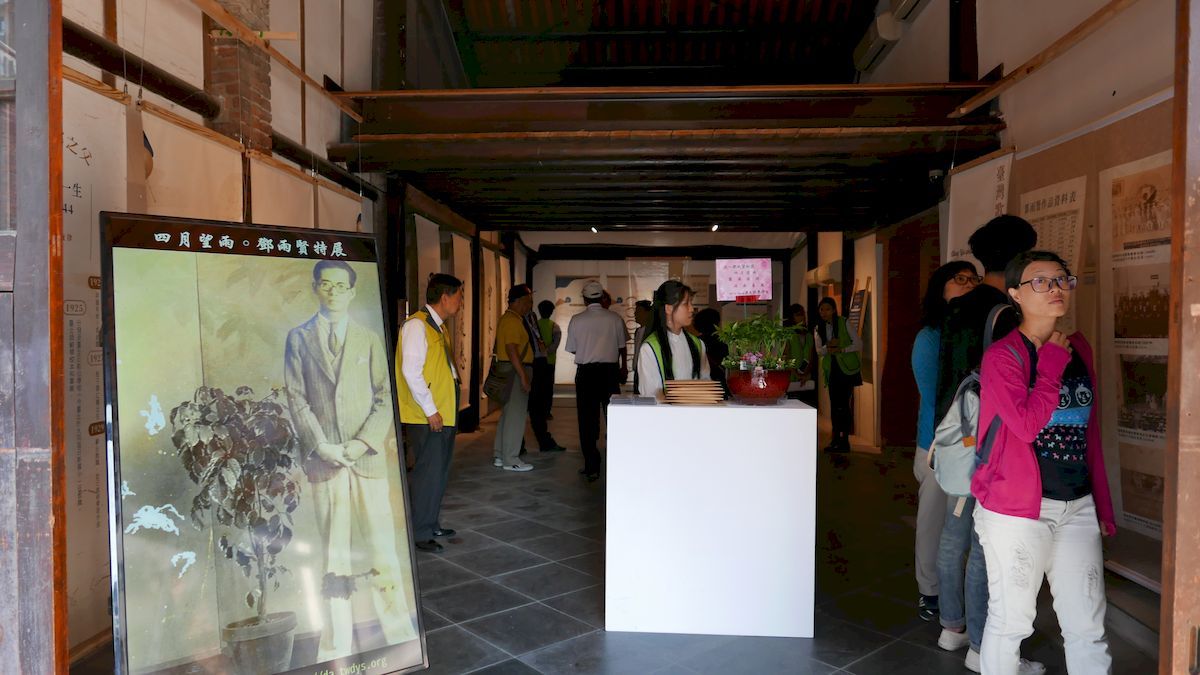 「四月望雨．鄧雨賢特展」將展出至2019年10月31日。