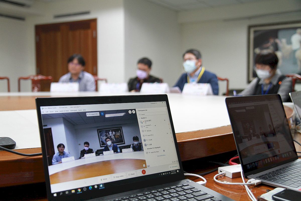 「數位人文中的台灣關注」場次視訊直播現場一景。
