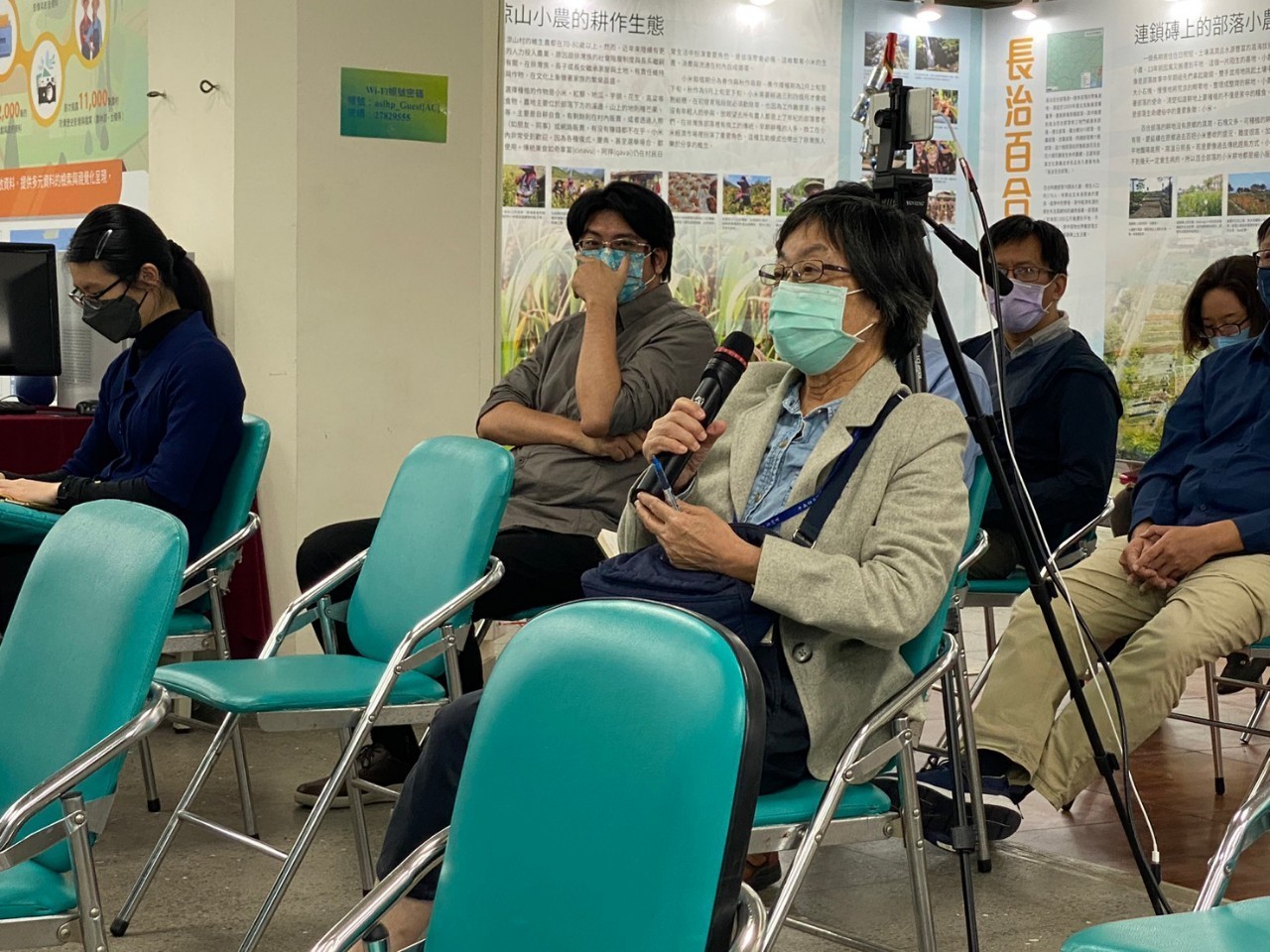 臺灣史研究所特聘研究員兼所長許雪姬於講座中發言。