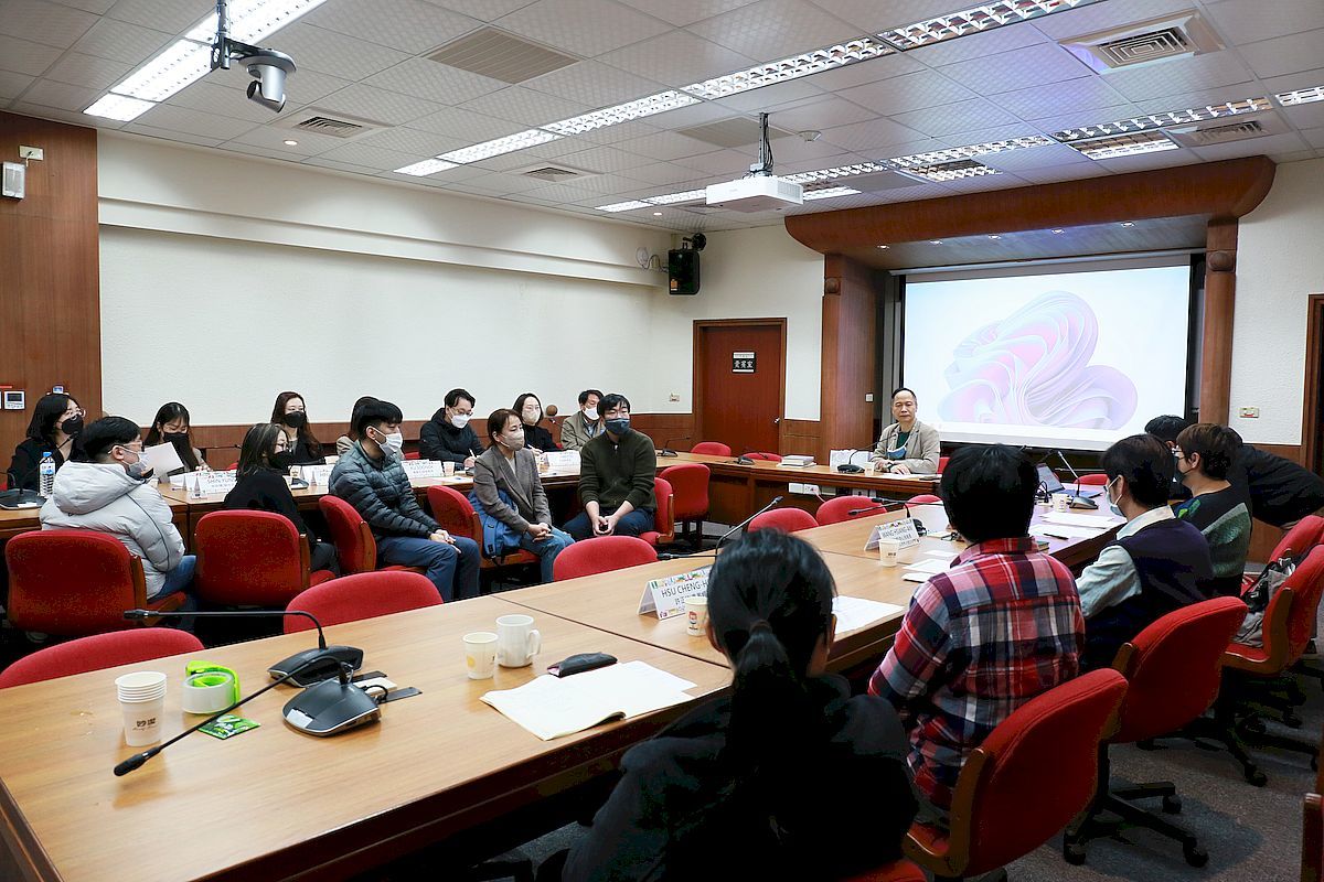 雙方就數位人文研究工具的開發建置展開熱烈交流。