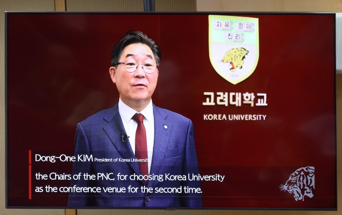 高麗大學金東元校長透過影片致歡迎詞。